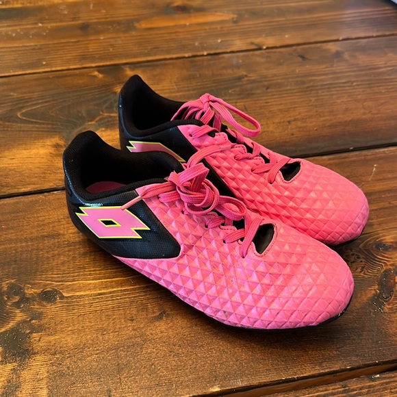 Girls soccer cleats - Picture 1 of 4